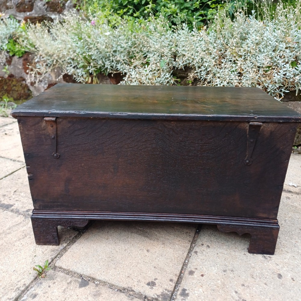 Very small oak coffer 17th century  View VIII