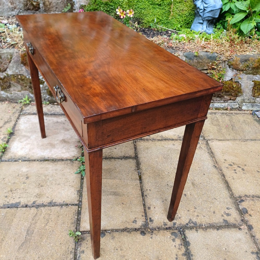 Elegant Georgian mahogany side table or hall table View IV