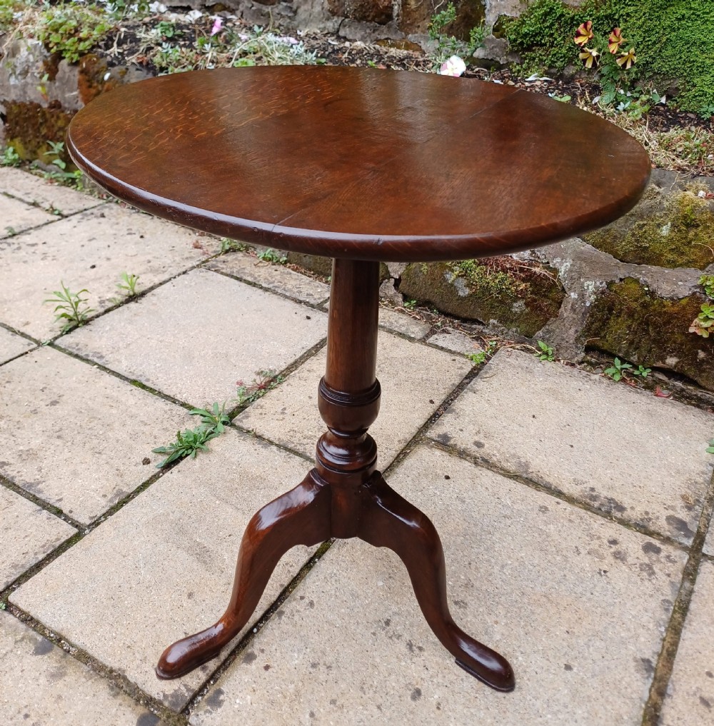 Small oak tripod View II