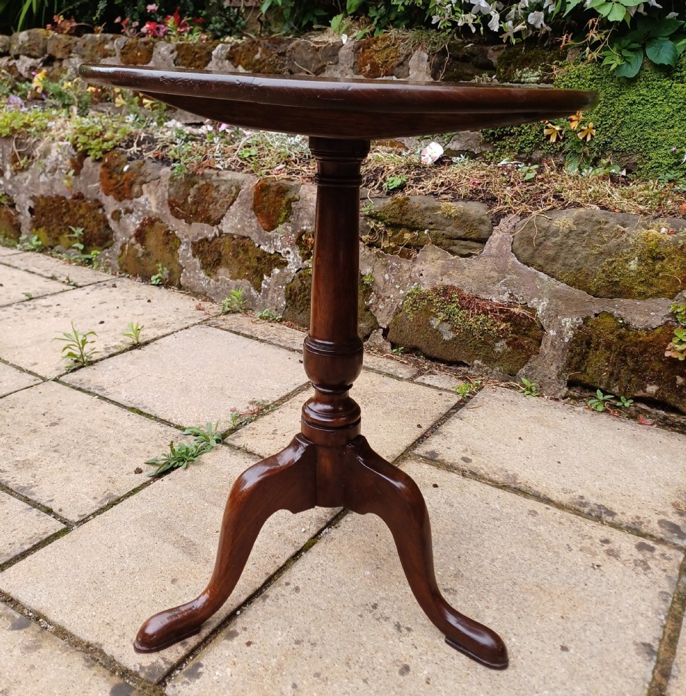 Small oak tripod View III