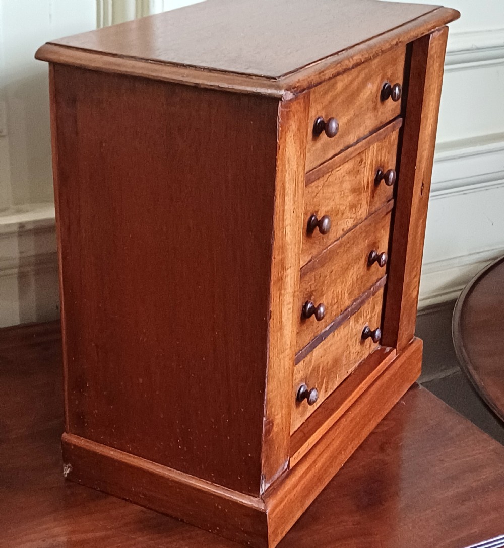 Minature chest jewellery chest of drawers View VI