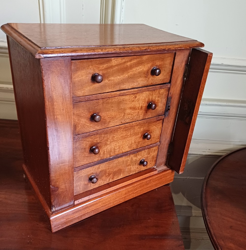 Minature chest jewellery chest of drawers View VIII