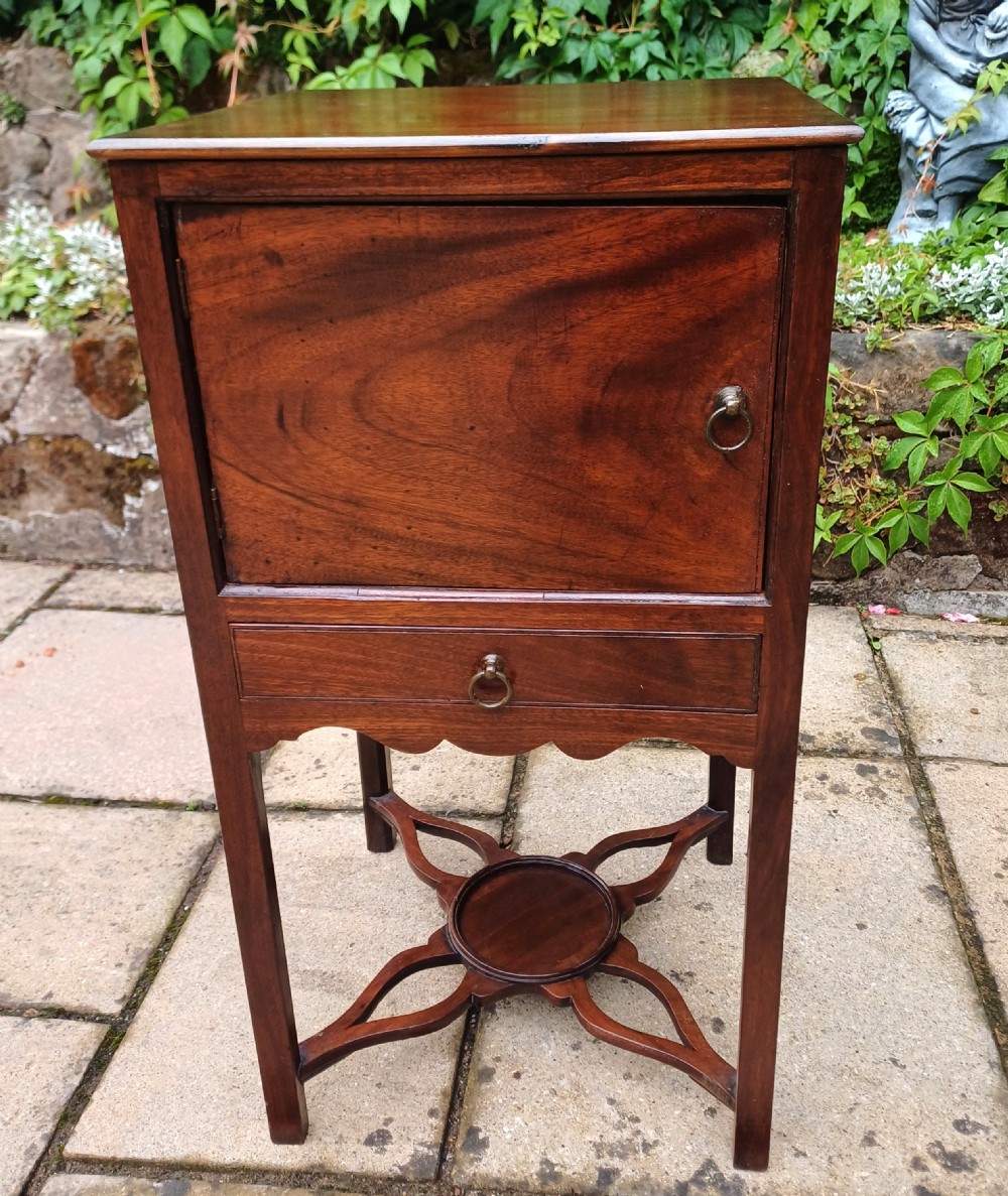 Georgian mahogany bedside cupboard or table 