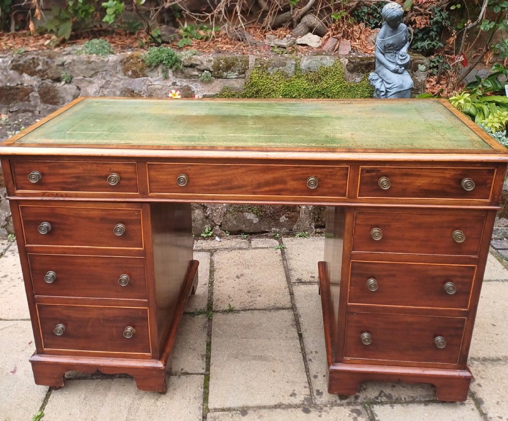 Victorian mahogany pedestal desk 