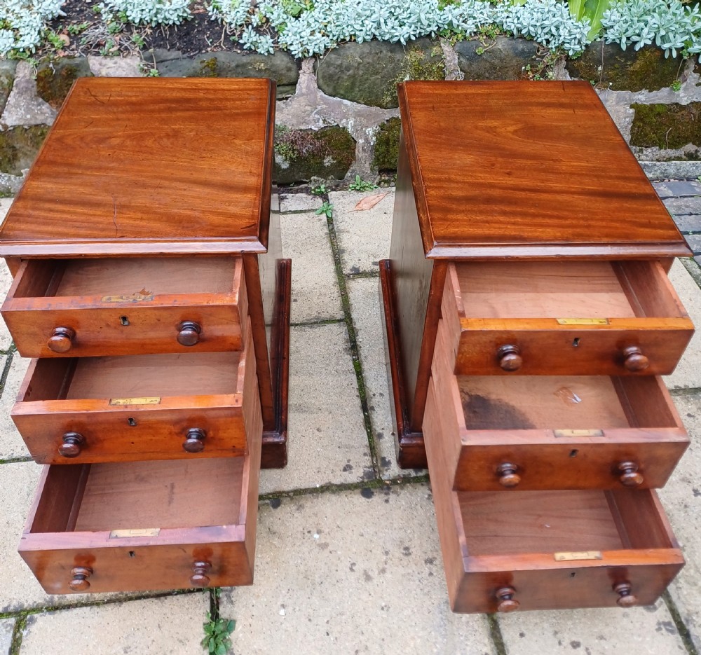 Pair bedside tables drawers View IV