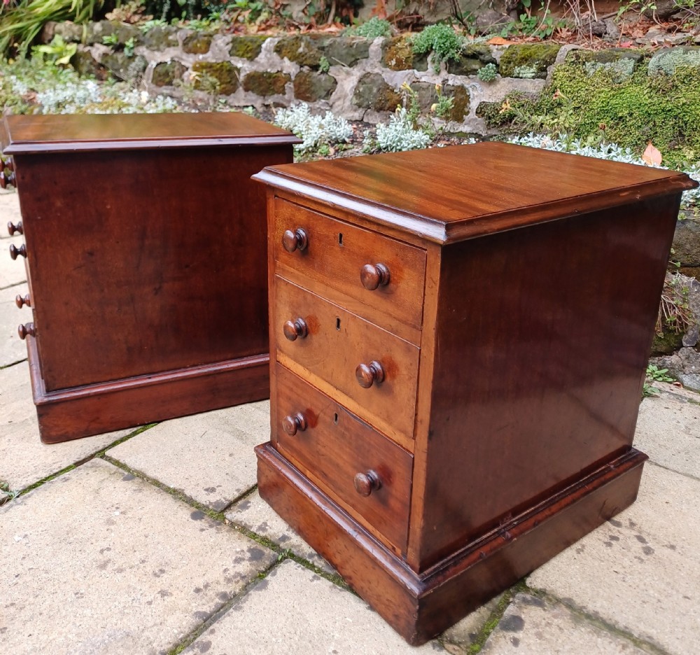 Pair bedside tables drawers View VI