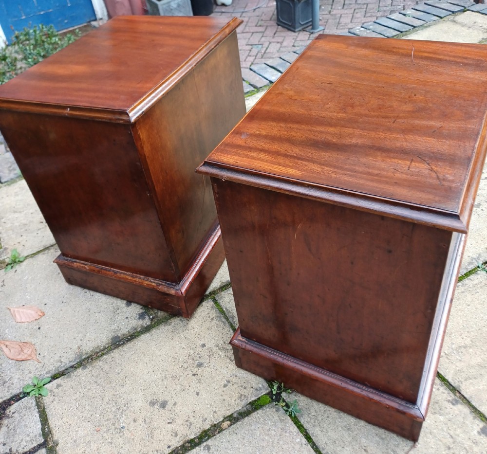 Pair bedside tables drawers View VII