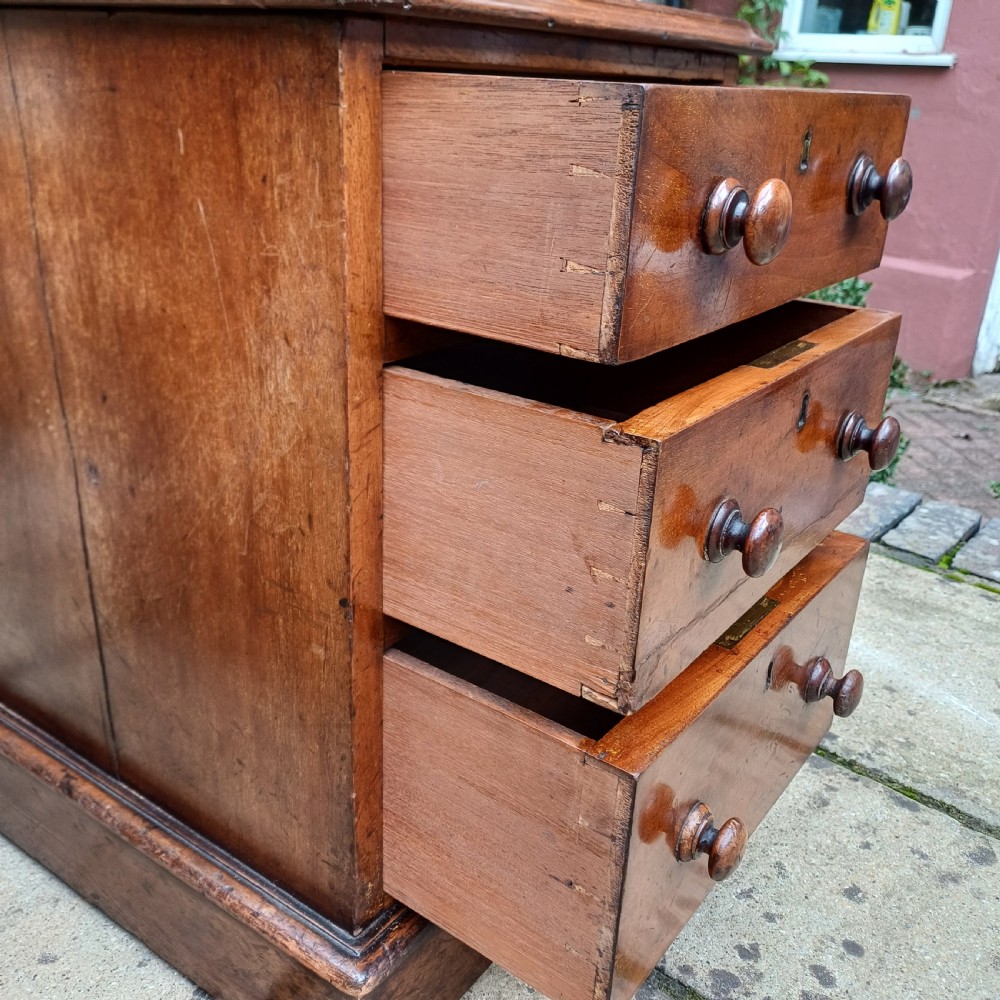 Pair bedside tables drawers View X