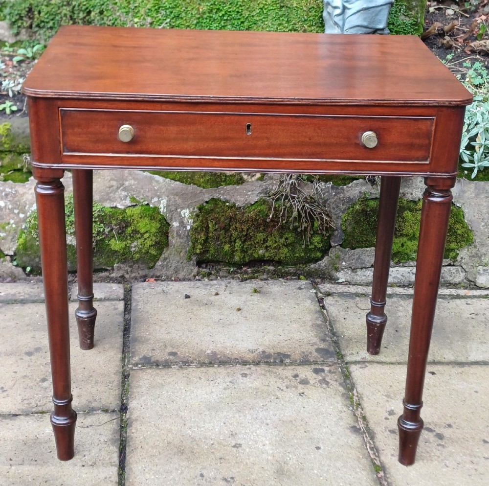 Elegant small Georgian side table mahogany 