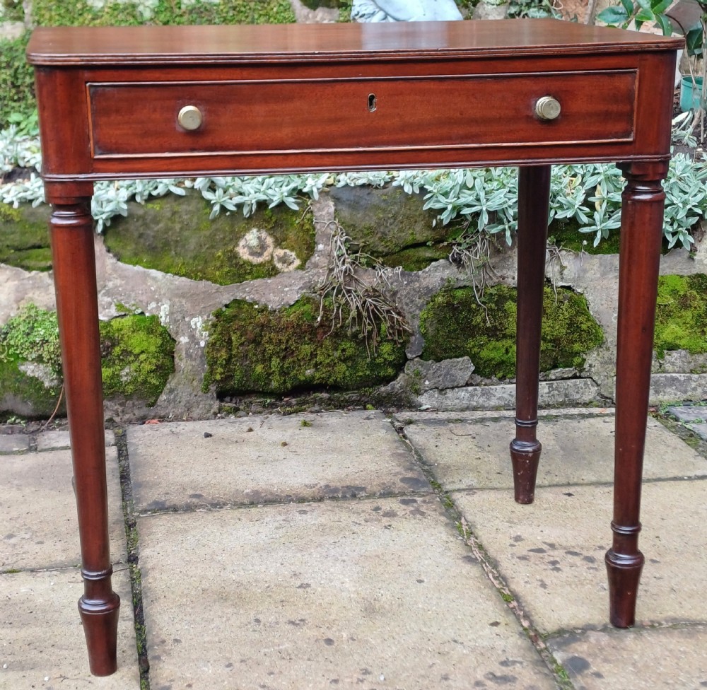 Elegant small Georgian side table mahogany  View III