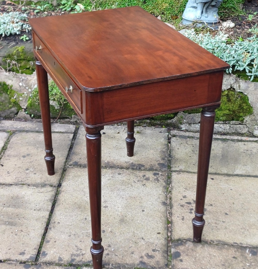 Elegant small Georgian side table mahogany  View VI