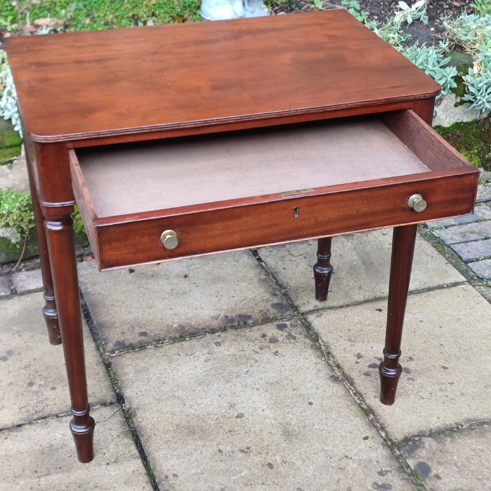 Elegant small Georgian side table mahogany  View VII