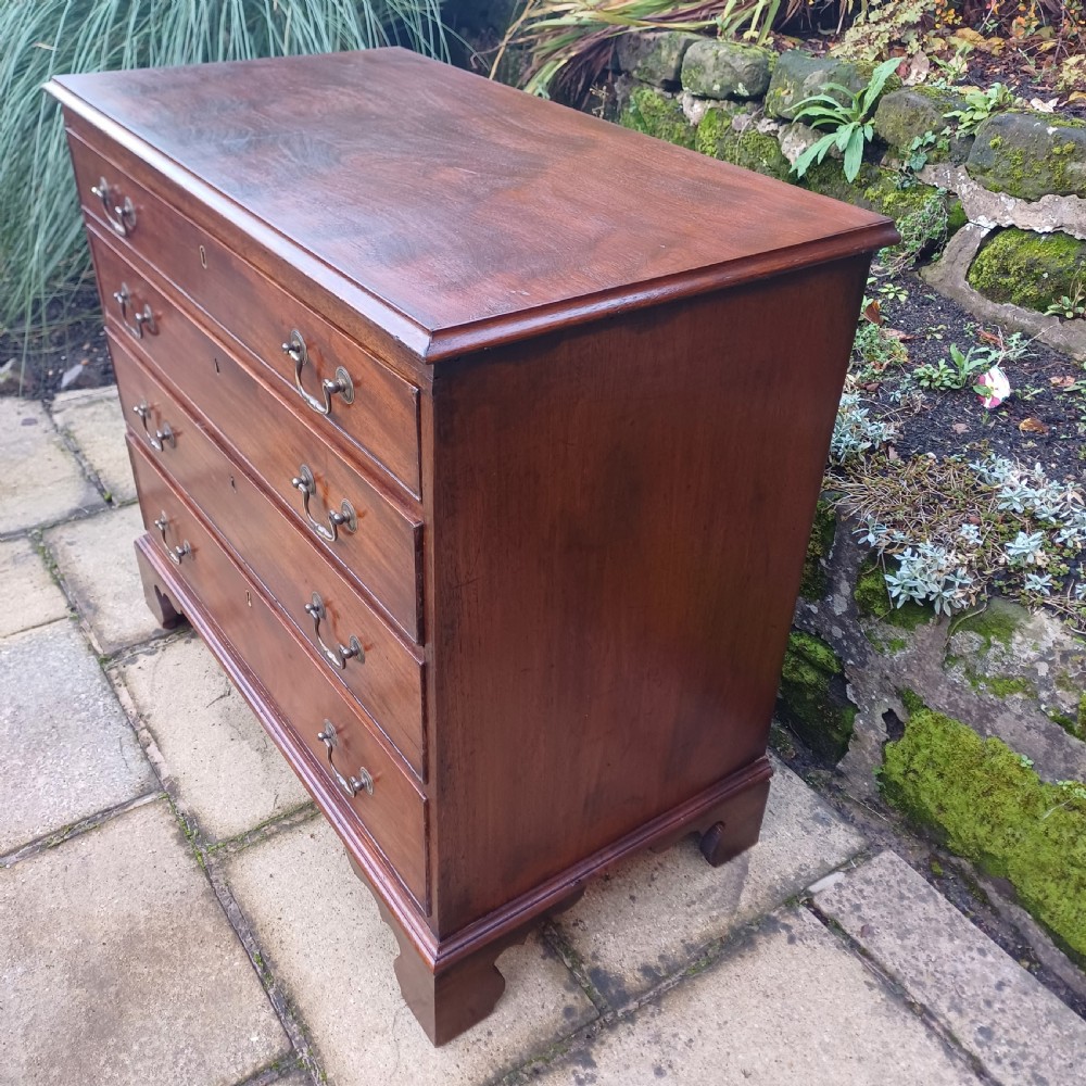 Small Georgian Mahogany chest of drawers  View IV