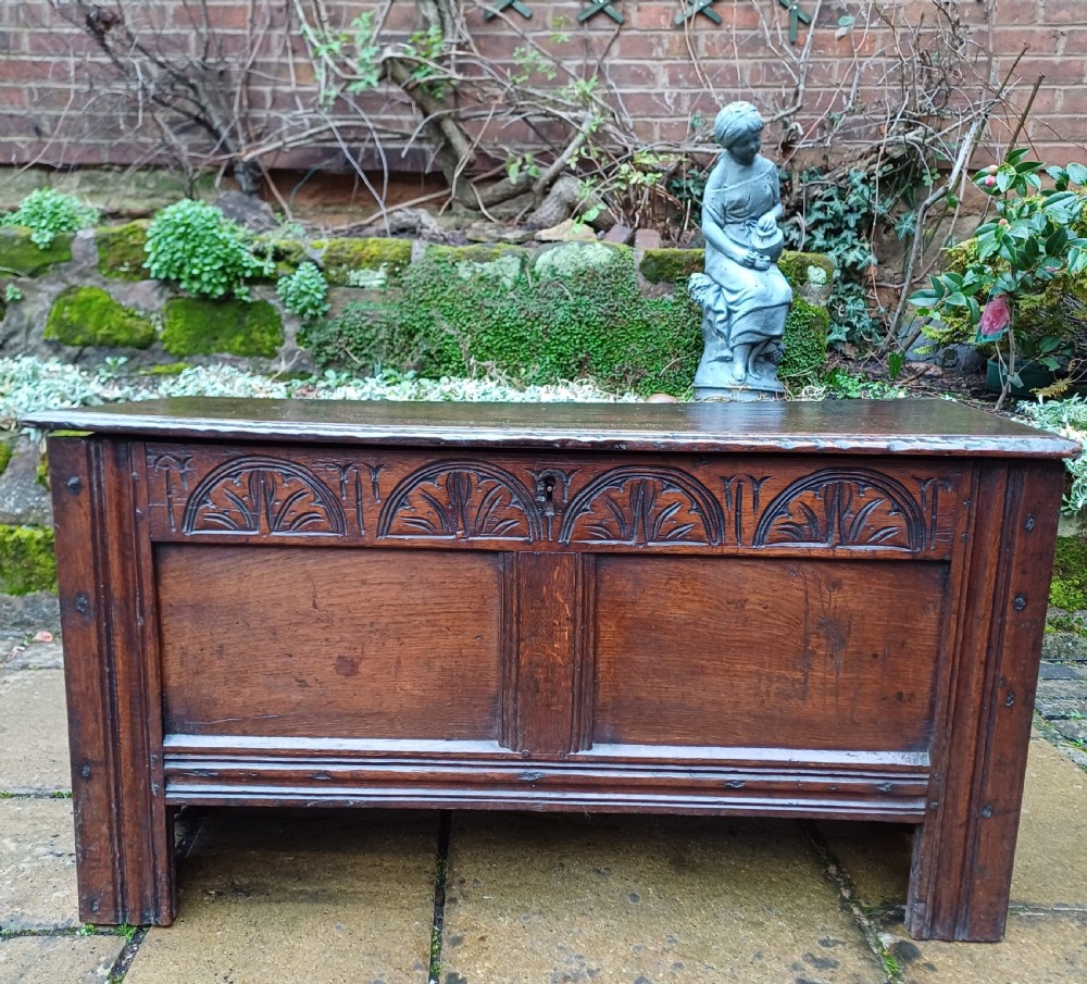 Small 17th century oak coffer 