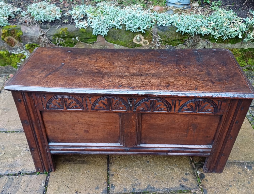 Small 17th century oak coffer  View II