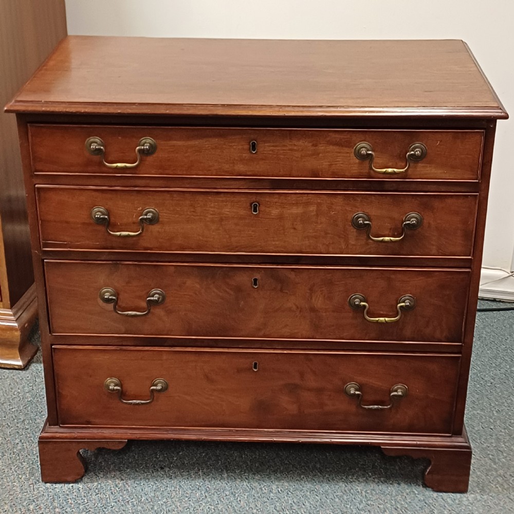 Small Georgian mahogany chest of drawers  View III