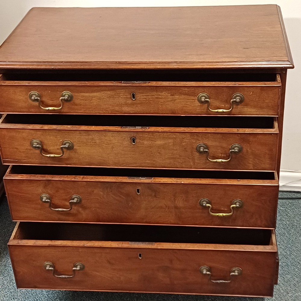 Small Georgian mahogany chest of drawers  View IV