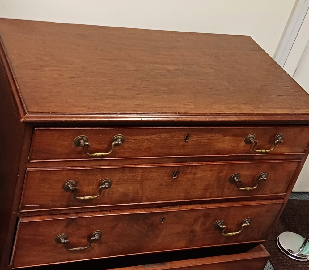 Small Georgian mahogany chest of drawers  View VII