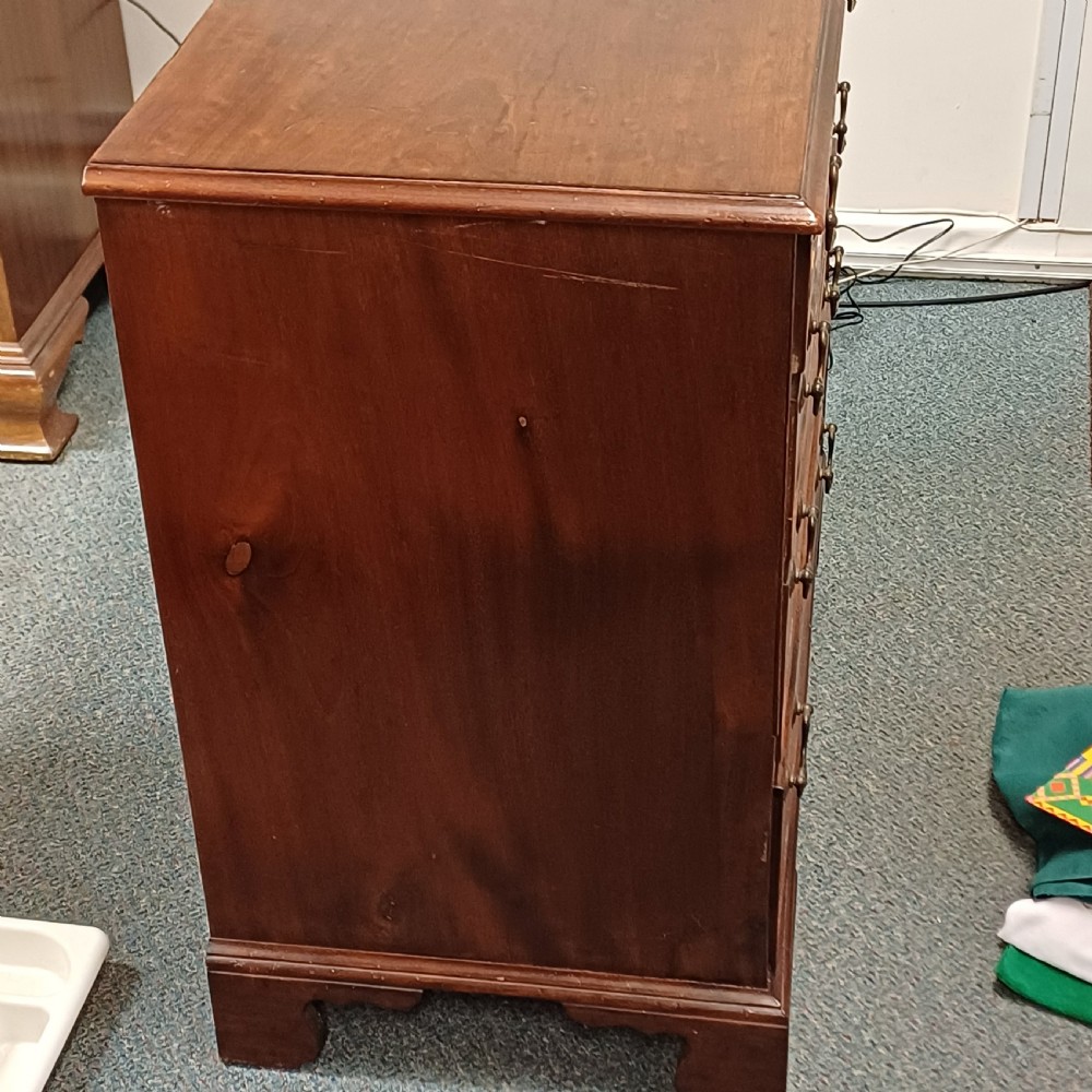 Small Georgian mahogany chest of drawers  View X