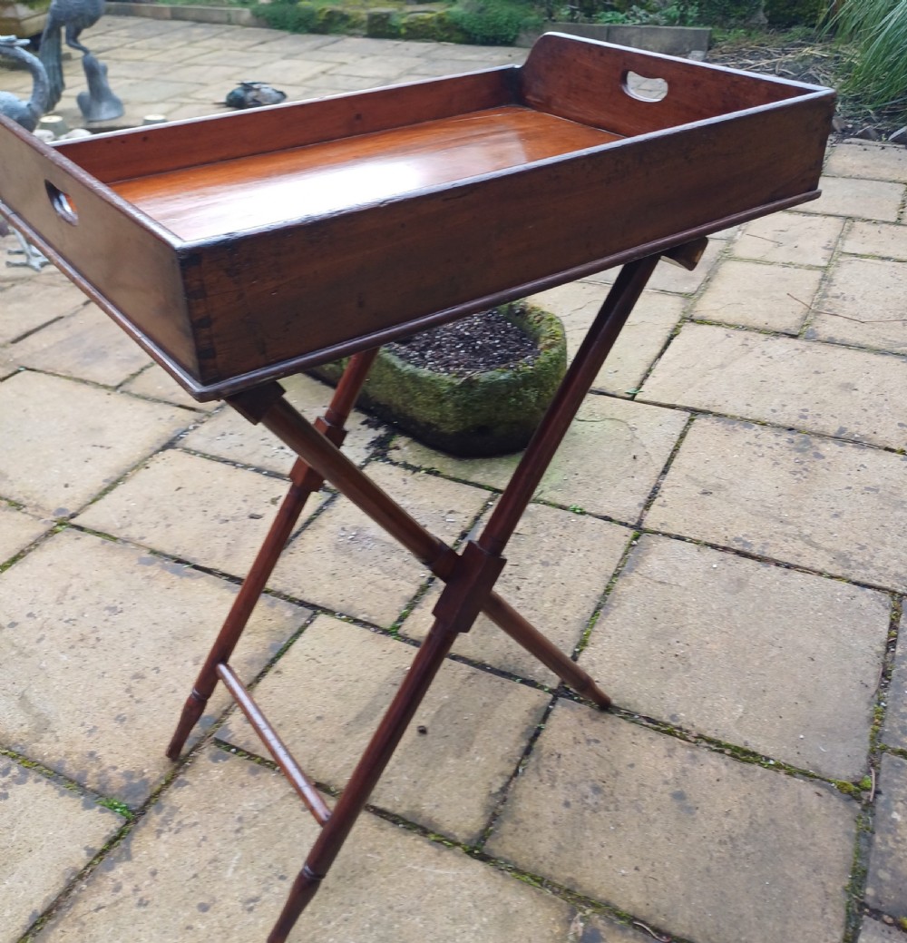Butler's tray on stand View V