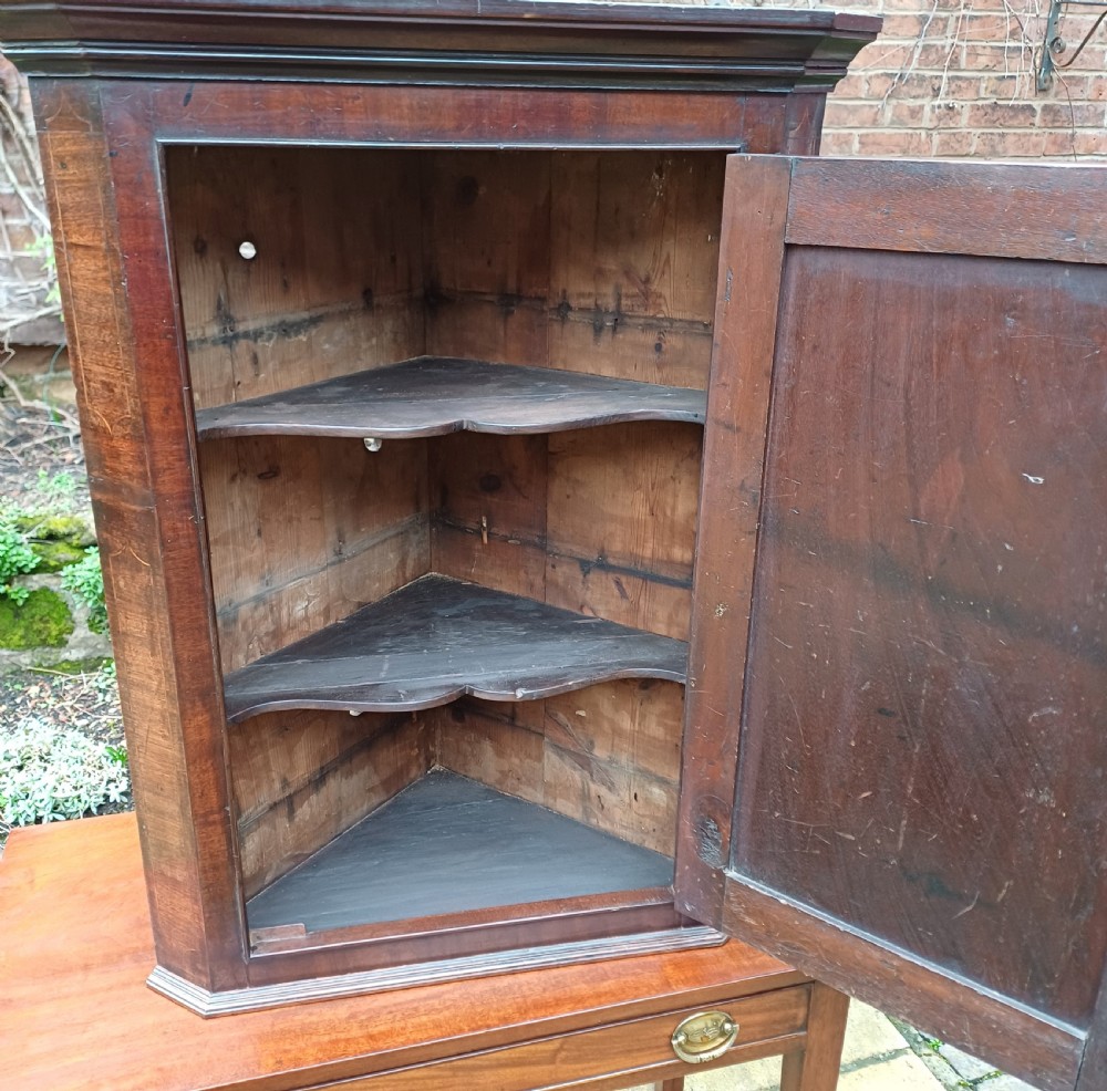 Georgian mahogany corner cupboard  View IV