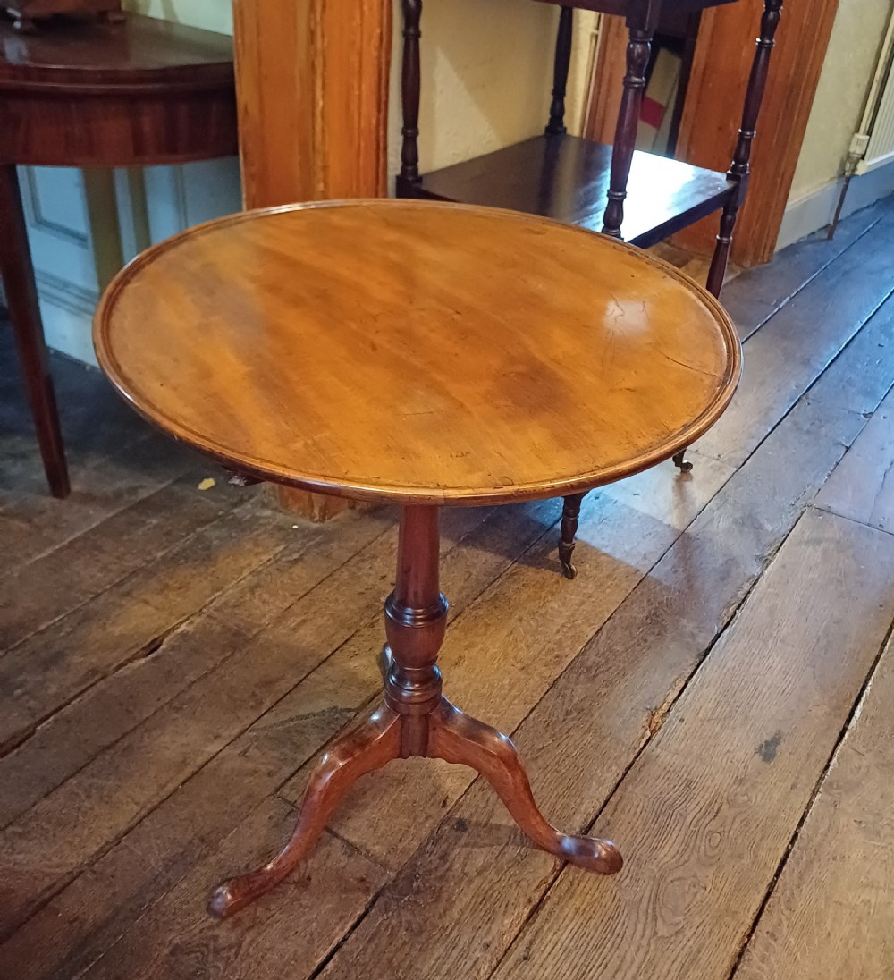 Elegant small tripod tray top mahogany  View II