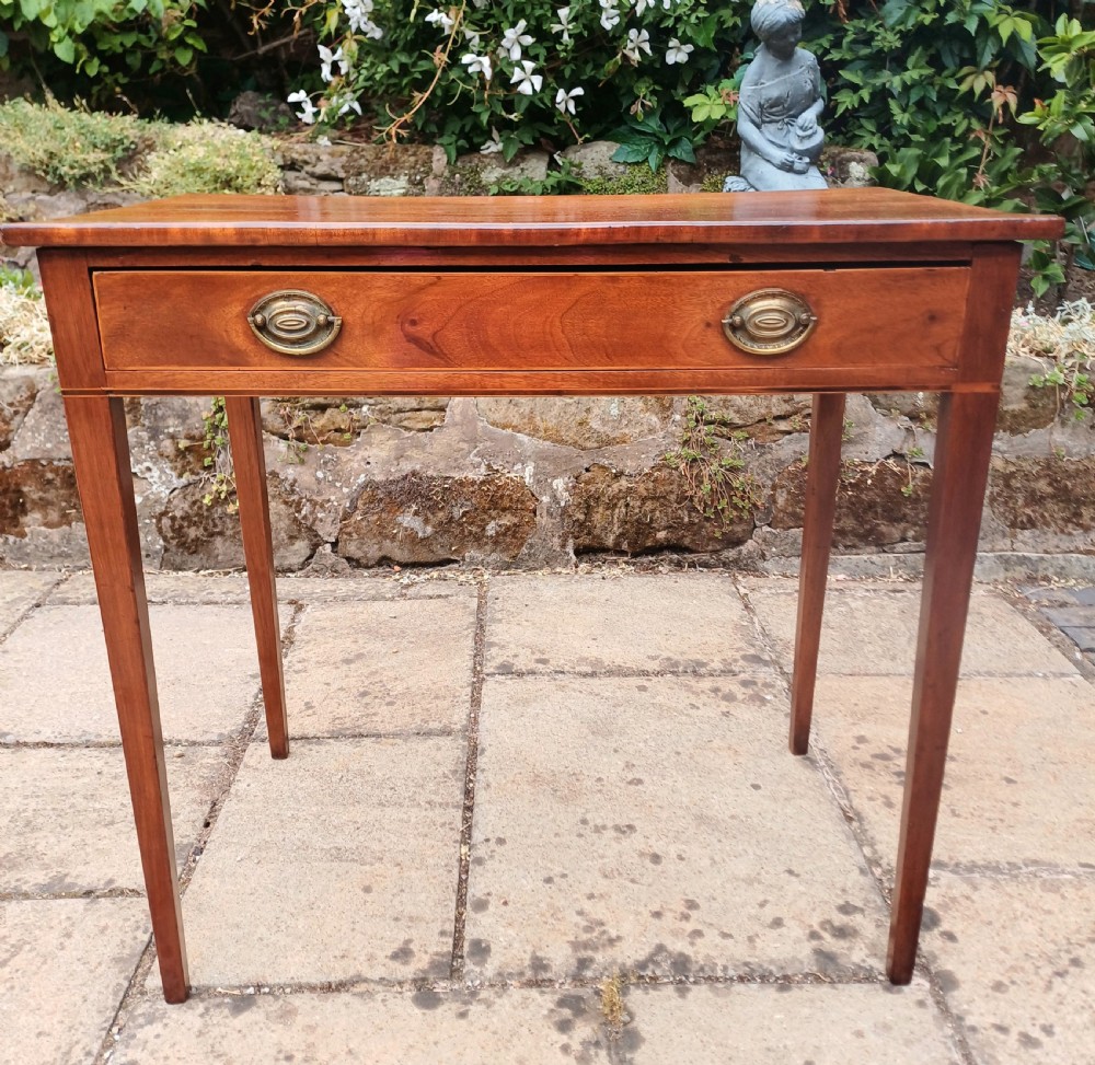 Small Georgian mahogany side table 