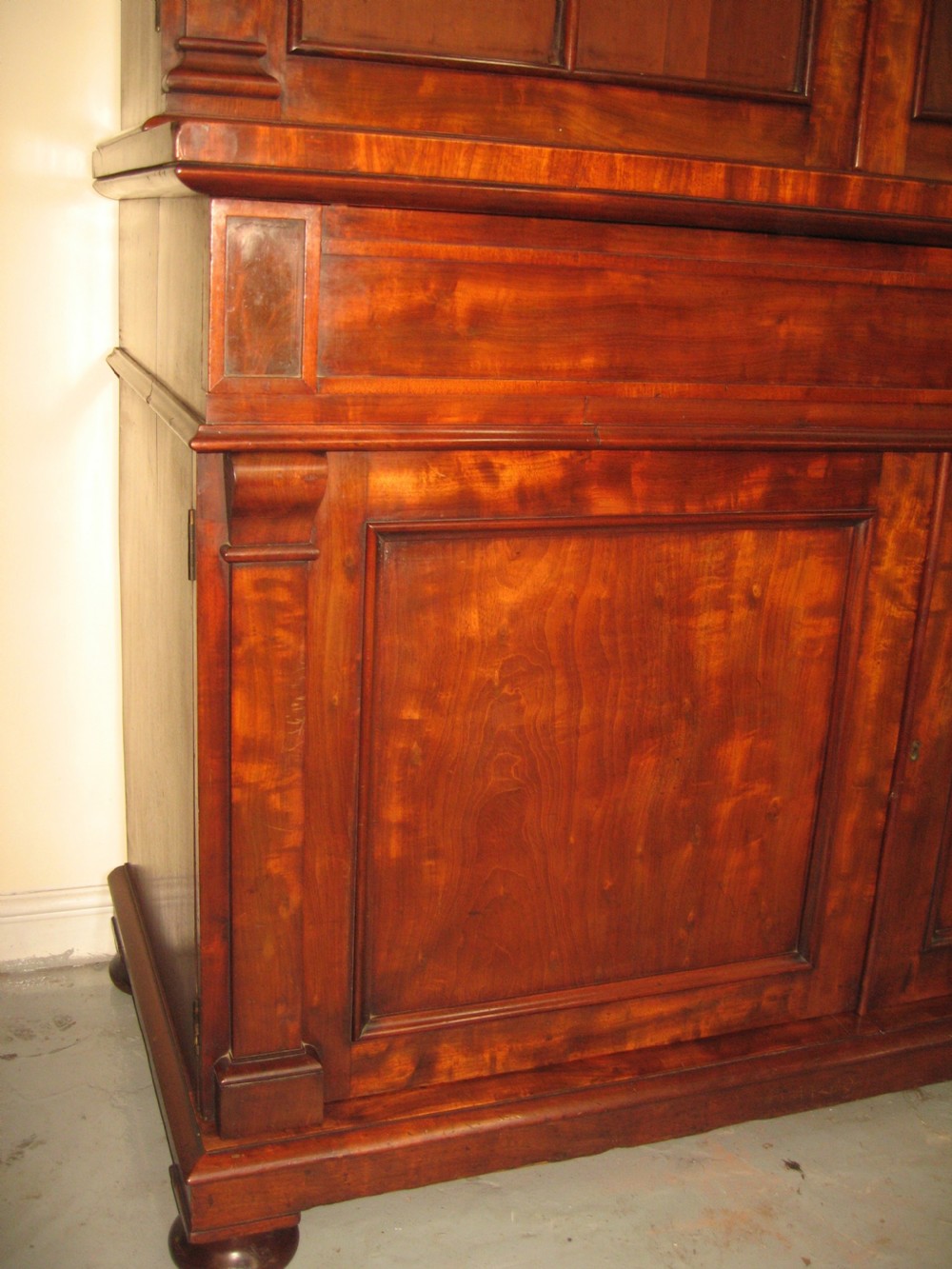 Large  19th century mahogany cupboard bookcase View IV