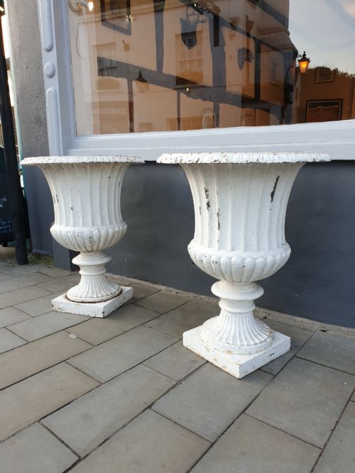PAIR OF LARGE 19TH CENTURY CAST IRON URNS ATTRIBUTED TO ANDREW HANDYSIDE CO OF DERBY - ADDITIONAL PHOTO 3