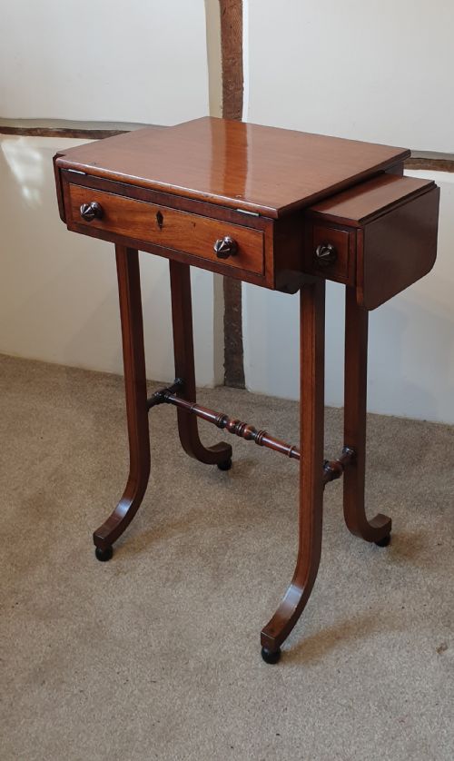 AN ANTIQUE MAHOGANY OCCASIONAL TABLE WITH ADJUSTABLE READING STAND - ADDITIONAL PHOTO 3