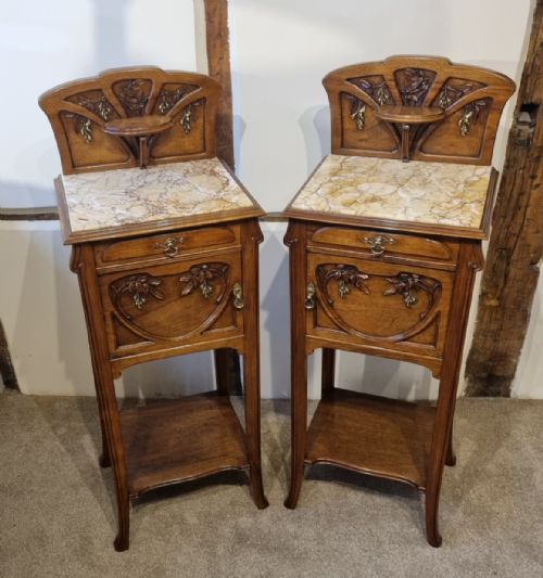 A FINE PAIR OF FRENCH WALNUT BEDSIDE CABINETS IN THE MANNER OF LOUIS MAJORELLE - ADDITIONAL PHOTO 1