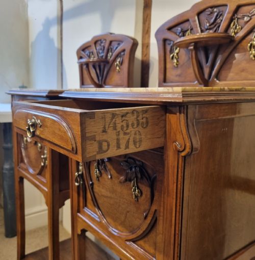 A FINE PAIR OF FRENCH WALNUT BEDSIDE CABINETS IN THE MANNER OF LOUIS MAJORELLE - ADDITIONAL PHOTO 8