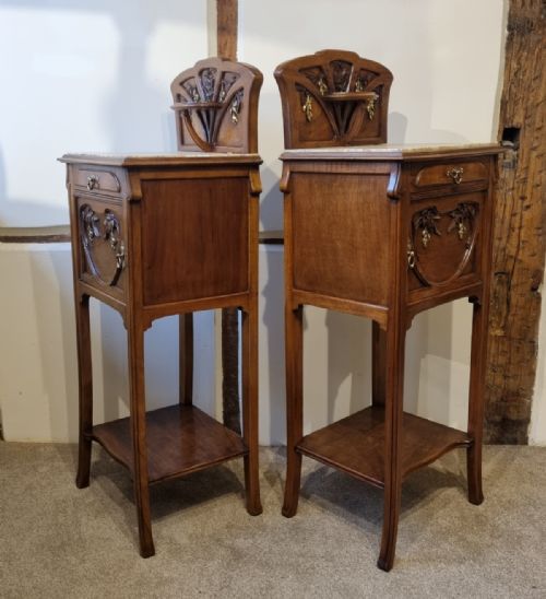 A FINE PAIR OF FRENCH WALNUT BEDSIDE CABINETS IN THE MANNER OF LOUIS MAJORELLE - ADDITIONAL PHOTO 9