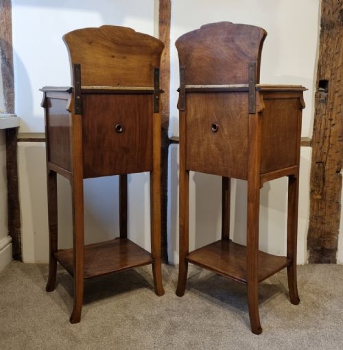 A FINE PAIR OF FRENCH WALNUT BEDSIDE CABINETS IN THE MANNER OF LOUIS MAJORELLE - ADDITIONAL PHOTO 11