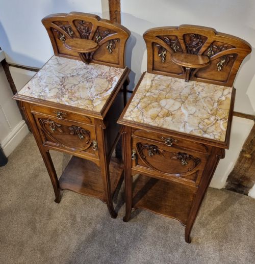 A FINE PAIR OF FRENCH WALNUT BEDSIDE CABINETS IN THE MANNER OF LOUIS MAJORELLE - ADDITIONAL PHOTO 13