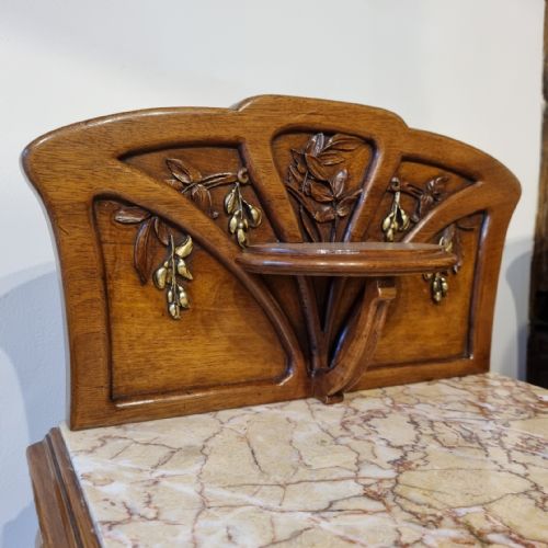 A FINE PAIR OF FRENCH WALNUT BEDSIDE CABINETS IN THE MANNER OF LOUIS MAJORELLE - ADDITIONAL PHOTO 14
