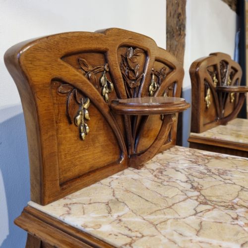 A FINE PAIR OF FRENCH WALNUT BEDSIDE CABINETS IN THE MANNER OF LOUIS MAJORELLE - ADDITIONAL PHOTO 15
