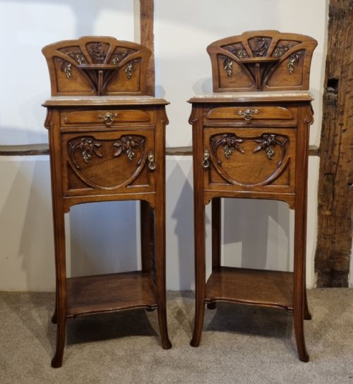 A FINE PAIR OF FRENCH WALNUT BEDSIDE CABINETS IN THE MANNER OF LOUIS MAJORELLE - ADDITIONAL PHOTO 16