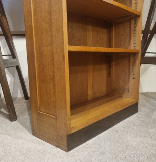 A SMALL LIGHT OAK ADJUSTABLE BOOKCASE BY GOOD FURNITURE UNITS IN THE MANNER OF HEALS - ADDITIONAL PHOTO 9