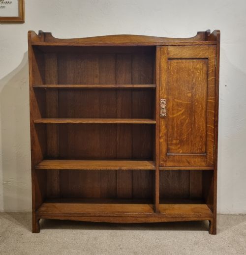 an antique arts crafts style oak bookcase - CATEGORY: ANTIQUE BOOKCASES - DATED 1920