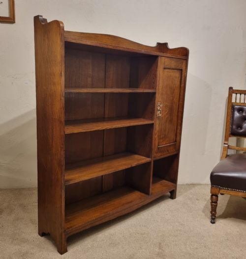 AN ANTIQUE ARTS CRAFTS STYLE OAK BOOKCASE - ADDITIONAL PHOTO 2