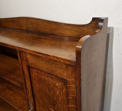 AN ANTIQUE ARTS CRAFTS STYLE OAK BOOKCASE - ADDITIONAL PHOTO 6