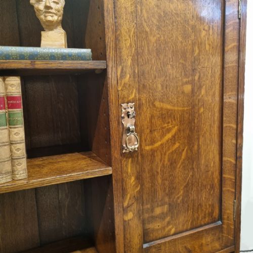 AN ANTIQUE ARTS CRAFTS STYLE OAK BOOKCASE - ADDITIONAL PHOTO 8