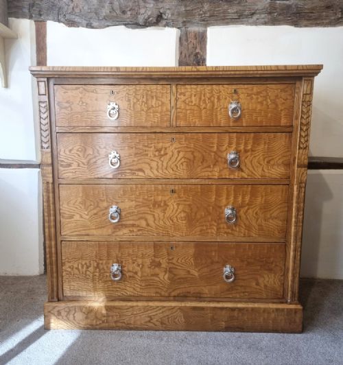 A FINE ANTIQUE HUNGARIAN ASH CHEST OF DRAWERS - ADDITIONAL PHOTO 1