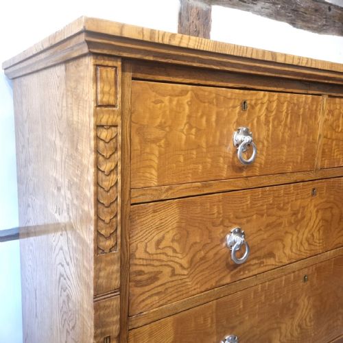 A FINE ANTIQUE HUNGARIAN ASH CHEST OF DRAWERS - ADDITIONAL PHOTO 4
