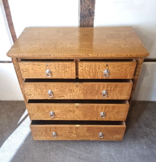 A FINE ANTIQUE HUNGARIAN ASH CHEST OF DRAWERS - ADDITIONAL PHOTO 10