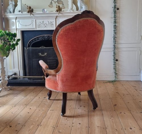 A FINE VICTORIAN WALNUT SHOW FRAME ARMCHAIR IN NEED OF REUPHOLSTERY - ADDITIONAL PHOTO 2