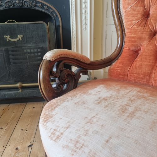 A FINE VICTORIAN WALNUT SHOW FRAME ARMCHAIR IN NEED OF REUPHOLSTERY - ADDITIONAL PHOTO 5