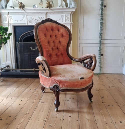 A FINE VICTORIAN WALNUT SHOW FRAME ARMCHAIR IN NEED OF REUPHOLSTERY - ADDITIONAL PHOTO 8
