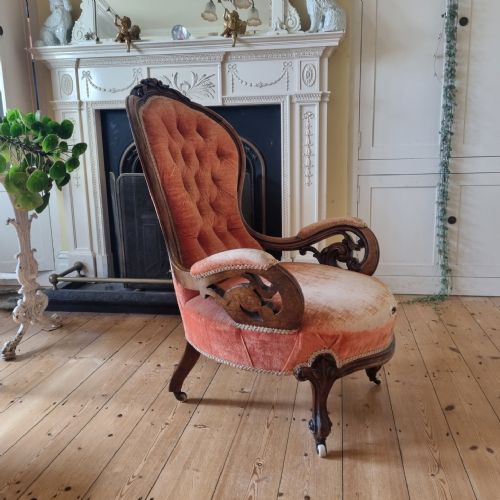 A FINE VICTORIAN WALNUT SHOW FRAME ARMCHAIR IN NEED OF REUPHOLSTERY - ADDITIONAL PHOTO 9